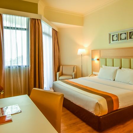 Hotel Sentral Seaview @ ​Beachfront Tanjung Bungah  Dış mekan fotoğraf