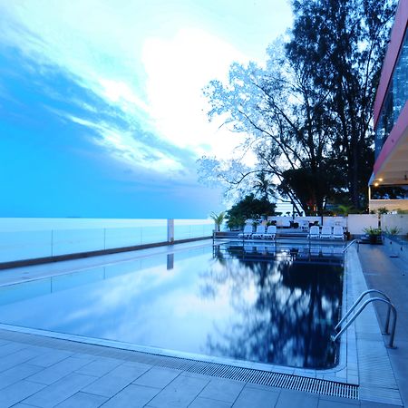 Hotel Sentral Seaview @ ​Beachfront Tanjung Bungah  Dış mekan fotoğraf
