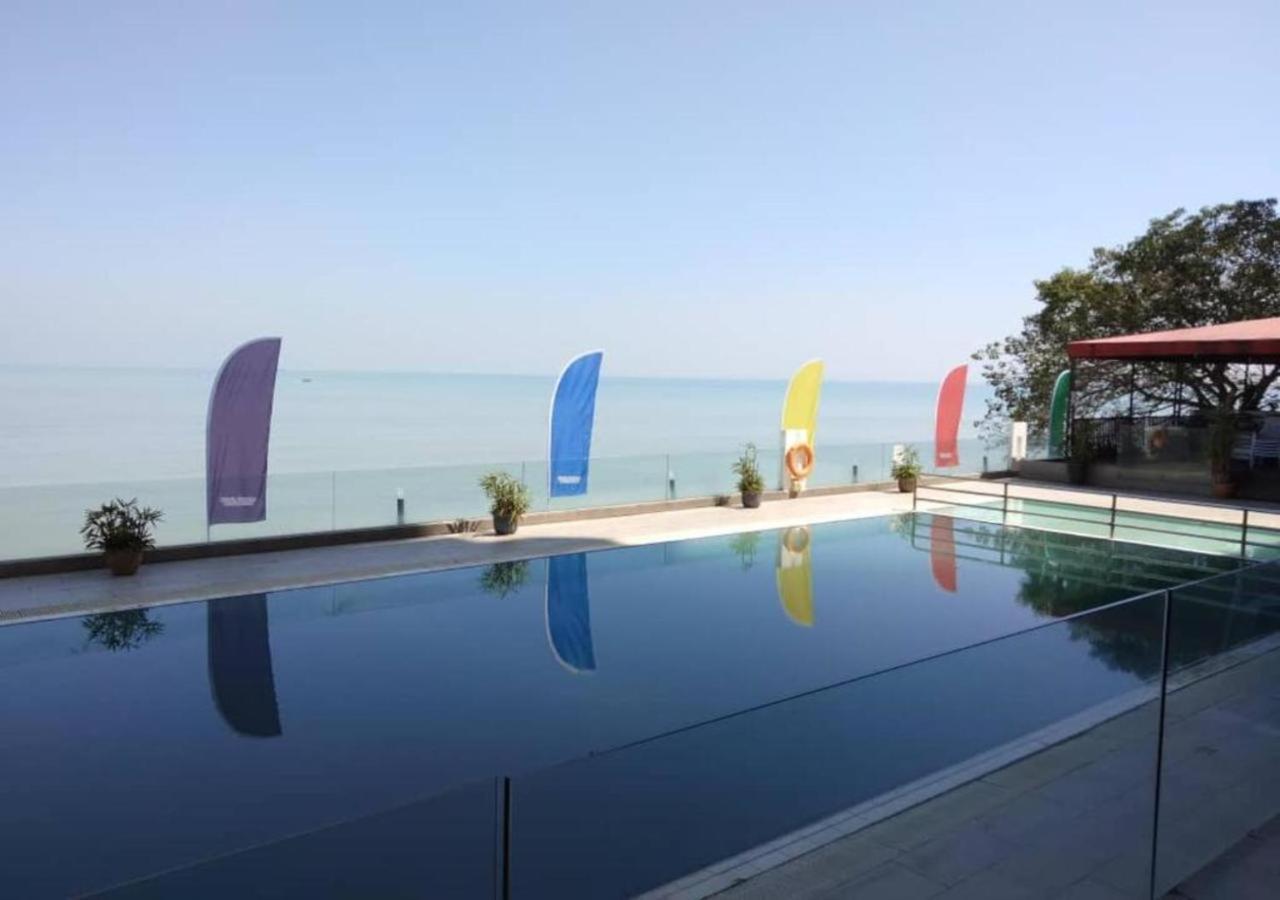 Hotel Sentral Seaview @ ​Beachfront Tanjung Bungah  Dış mekan fotoğraf