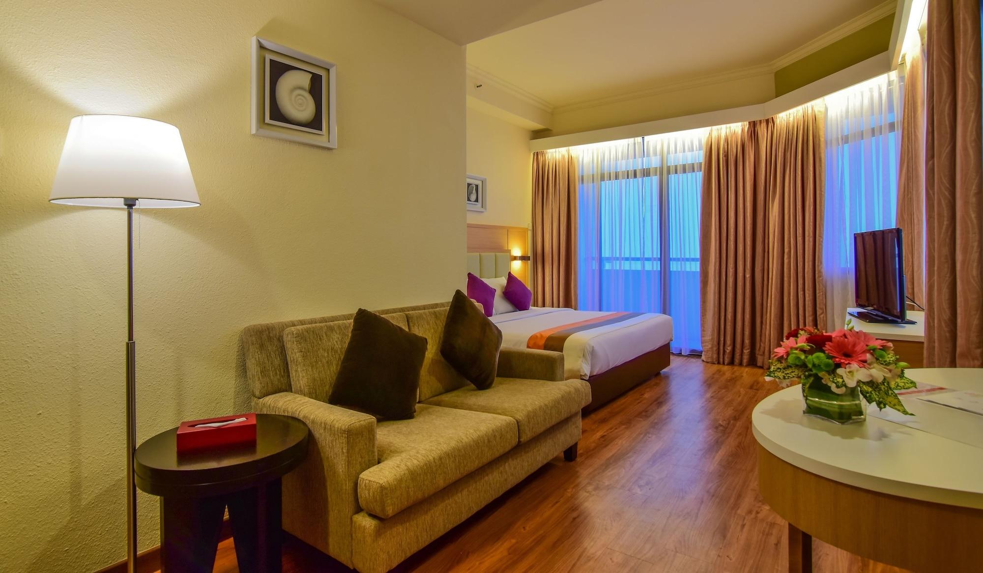 Hotel Sentral Seaview @ ​Beachfront Tanjung Bungah  Dış mekan fotoğraf