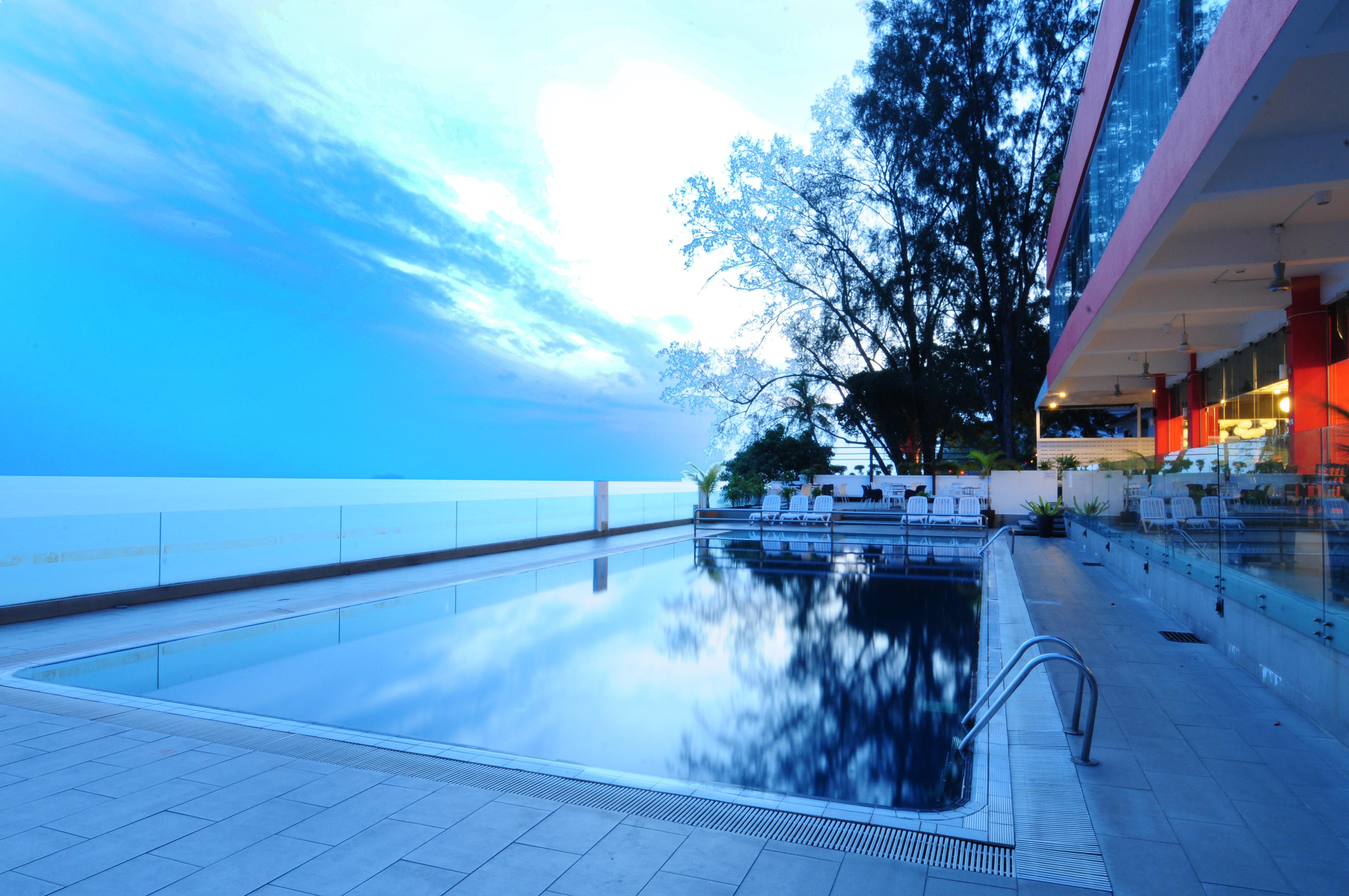 Hotel Sentral Seaview @ ​Beachfront Tanjung Bungah  Dış mekan fotoğraf