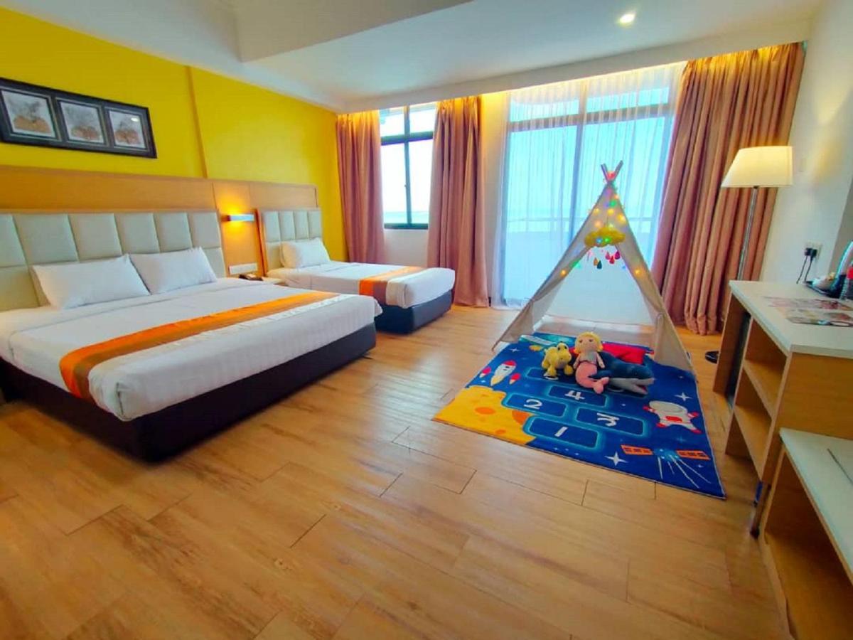 Hotel Sentral Seaview @ ​Beachfront Tanjung Bungah  Dış mekan fotoğraf