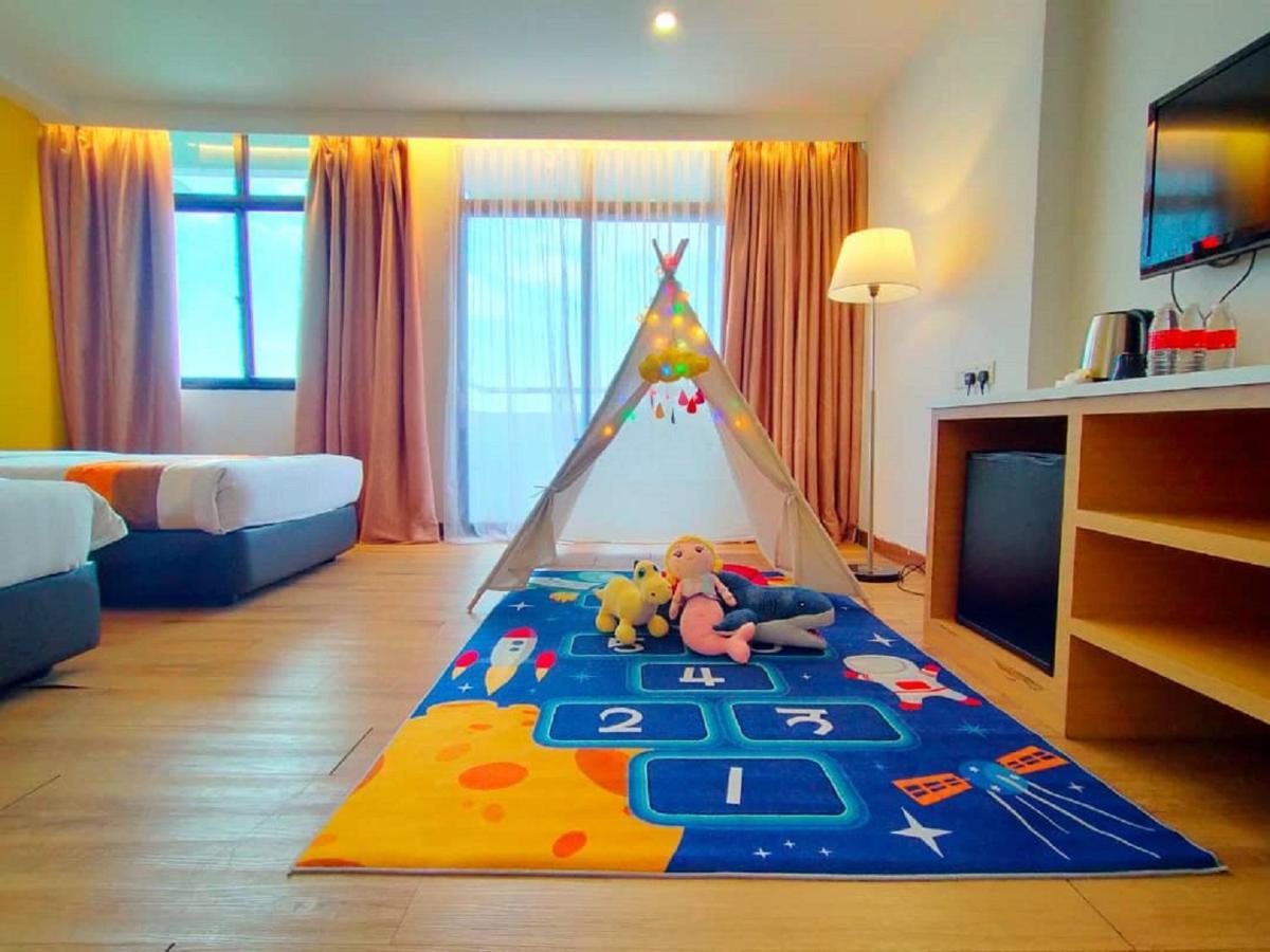 Hotel Sentral Seaview @ ​Beachfront Tanjung Bungah  Dış mekan fotoğraf