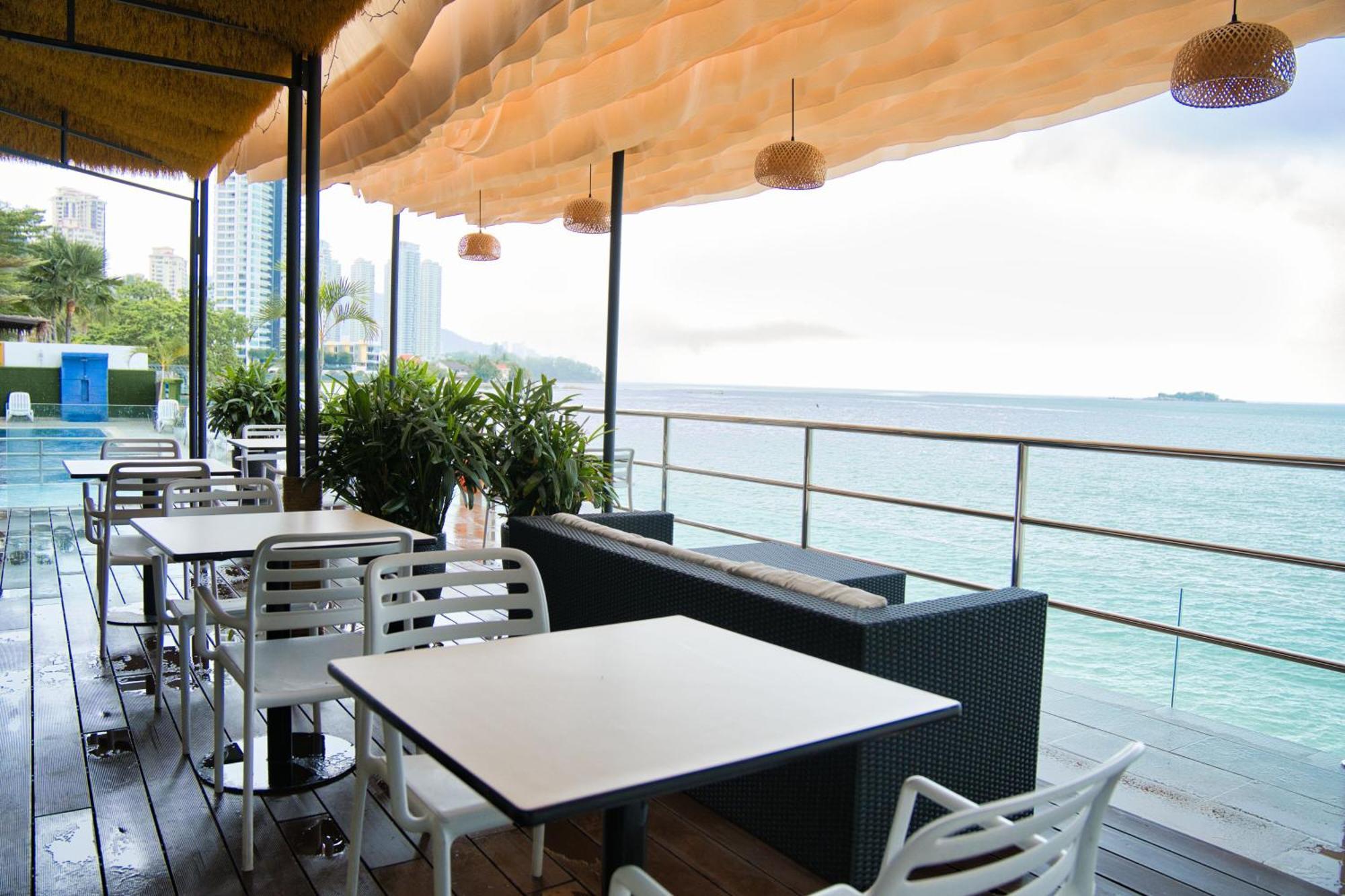 Hotel Sentral Seaview @ ​Beachfront Tanjung Bungah  Dış mekan fotoğraf