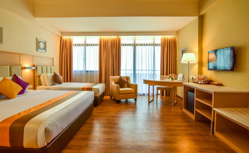 Hotel Sentral Seaview @ ​Beachfront Tanjung Bungah  Dış mekan fotoğraf