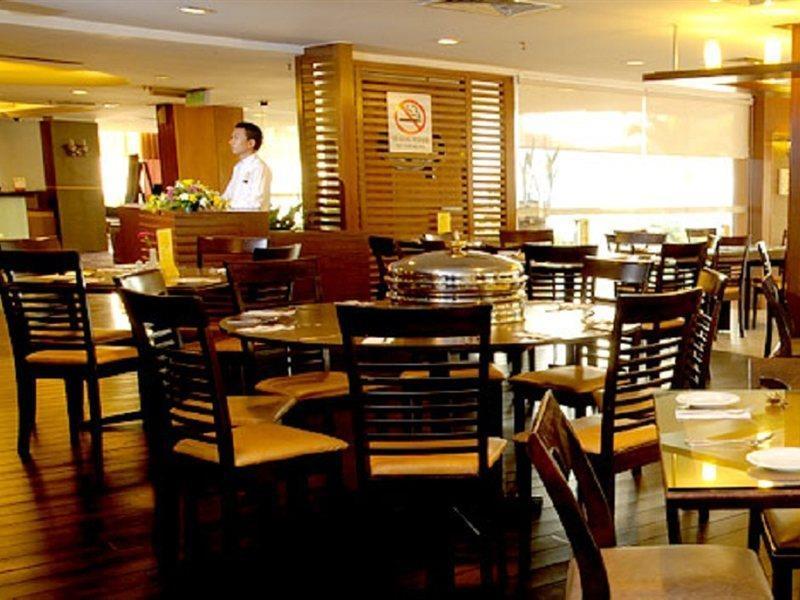 Hotel Sentral Seaview @ ​Beachfront Tanjung Bungah  Dış mekan fotoğraf