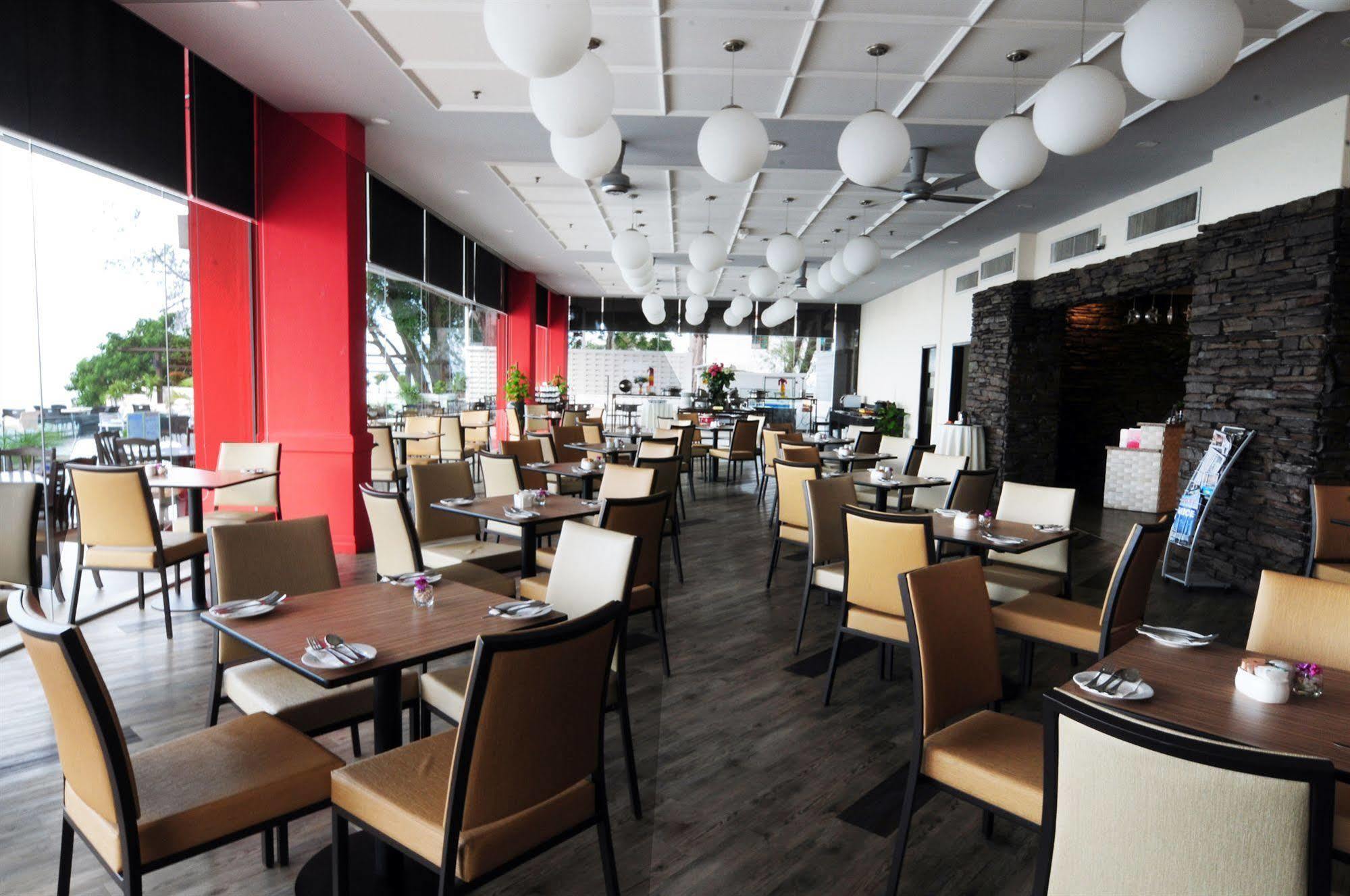 Hotel Sentral Seaview @ ​Beachfront Tanjung Bungah  Dış mekan fotoğraf