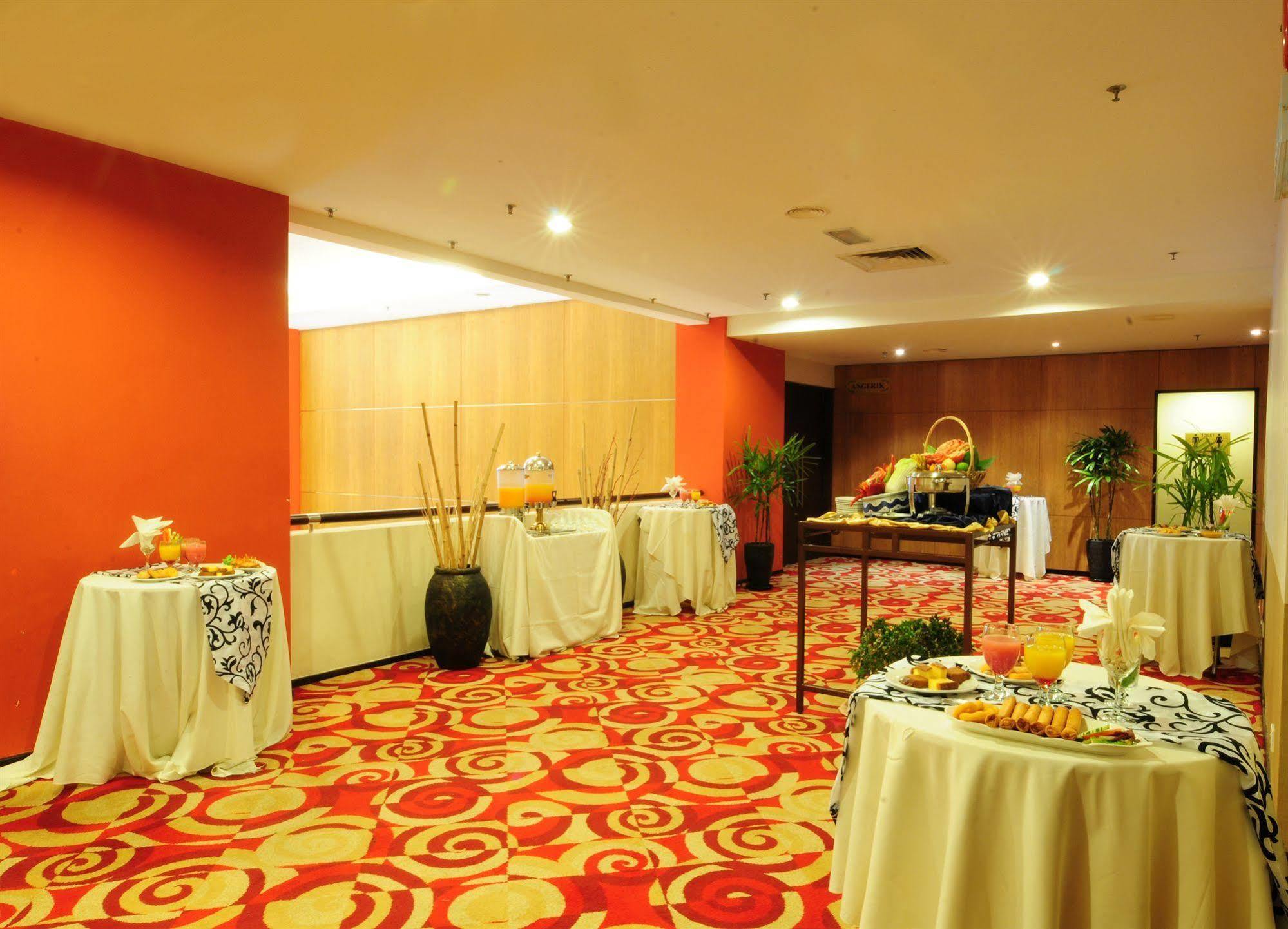 Hotel Sentral Seaview @ ​Beachfront Tanjung Bungah  Dış mekan fotoğraf