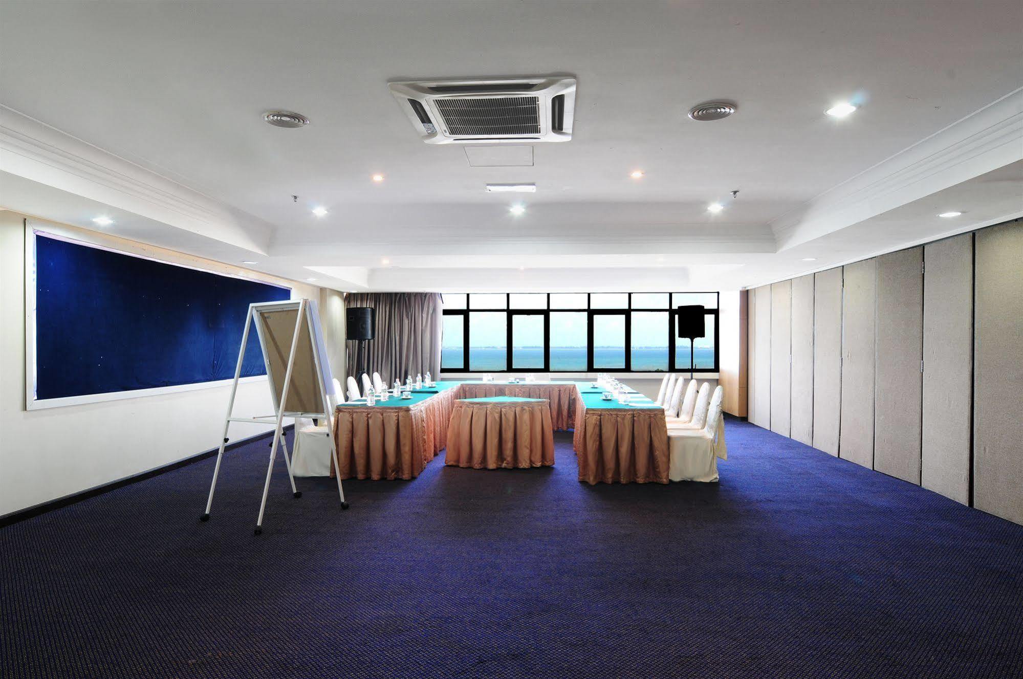 Hotel Sentral Seaview @ ​Beachfront Tanjung Bungah  Dış mekan fotoğraf